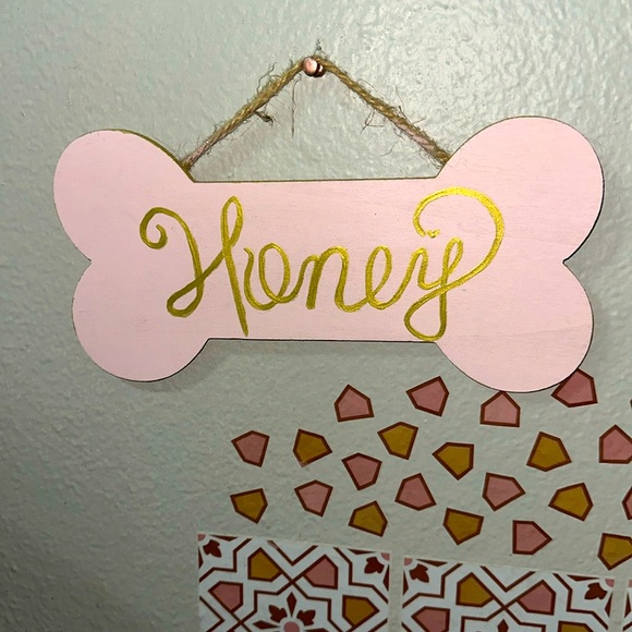 Customizable Dog name sign handmade 9 in wide different colors available - Picture 2 of 5